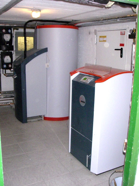 Keramik-Systemofen in Wohnraum installiert